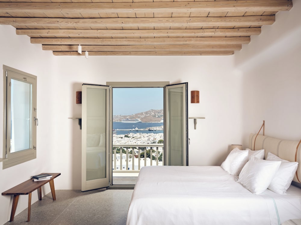 Hilltop Sea View Suite