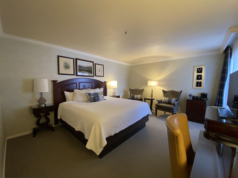Superior Room, 1 King Bed, Accessible - Photo 3