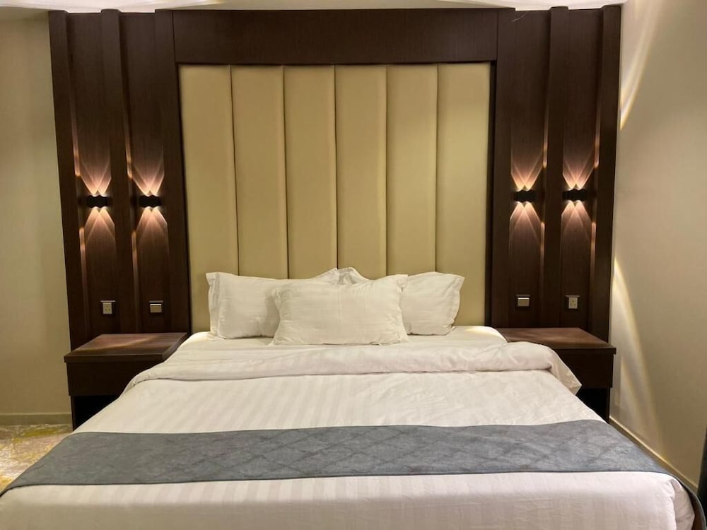 Junior Suite, 1 King Bed, City View photo 1