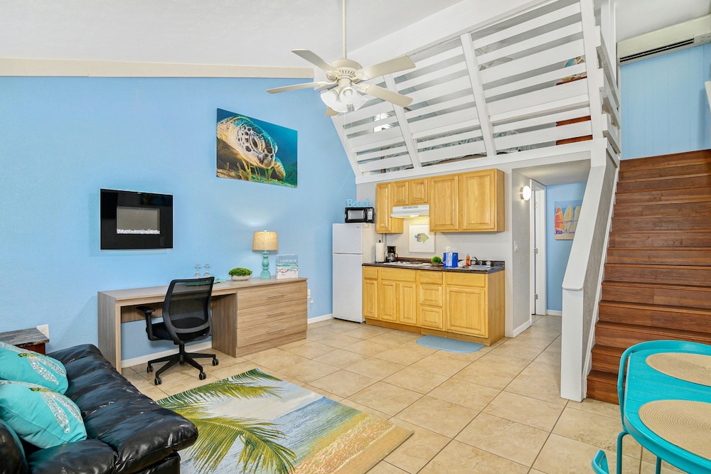 Loft Suite With Full Kitchen Plus Living room