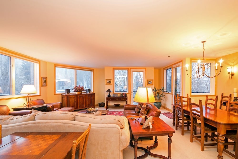Penthouse, 2 Bedrooms, 2 Bathrooms