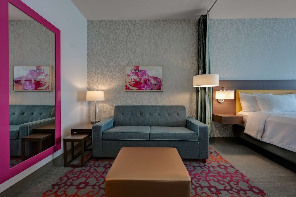 Suite, 1 Queen Bed, Accessible, Bathtub - Photo 4