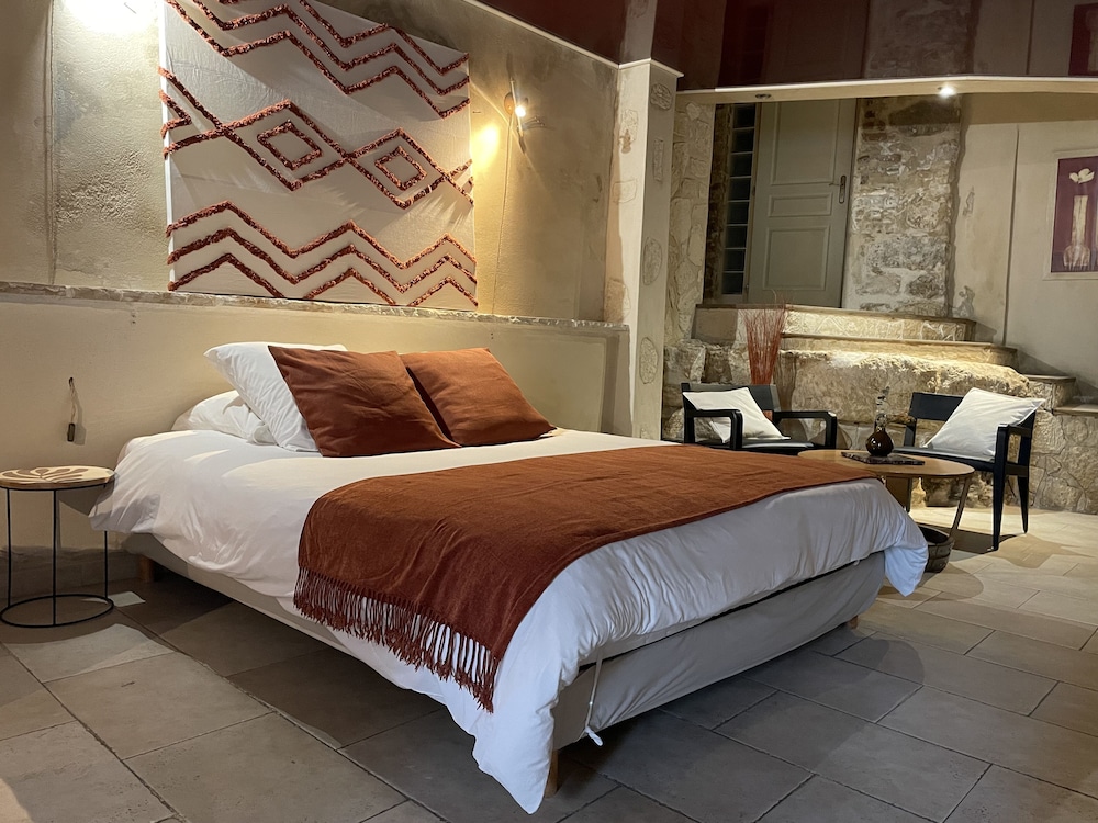 Deluxe Suite - Photo 11