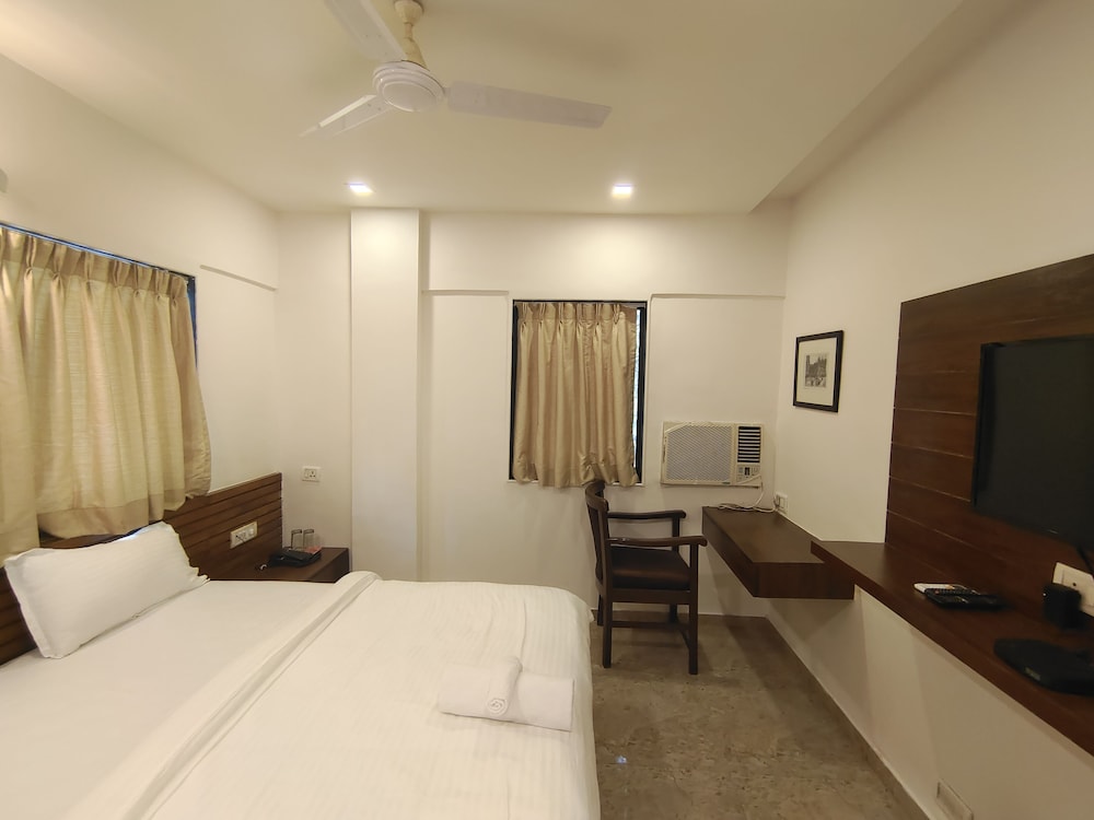 Deluxe Room - Photo 5