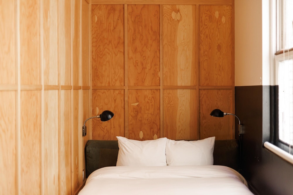 Queen Room (Self Check-in) - Photo 8