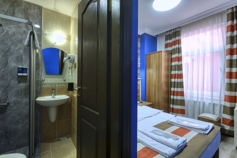 Economy Double Room photo 3