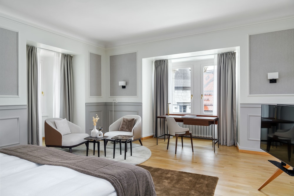 Suite, 1 Queen Bed, Terrace, Lake View photo 2