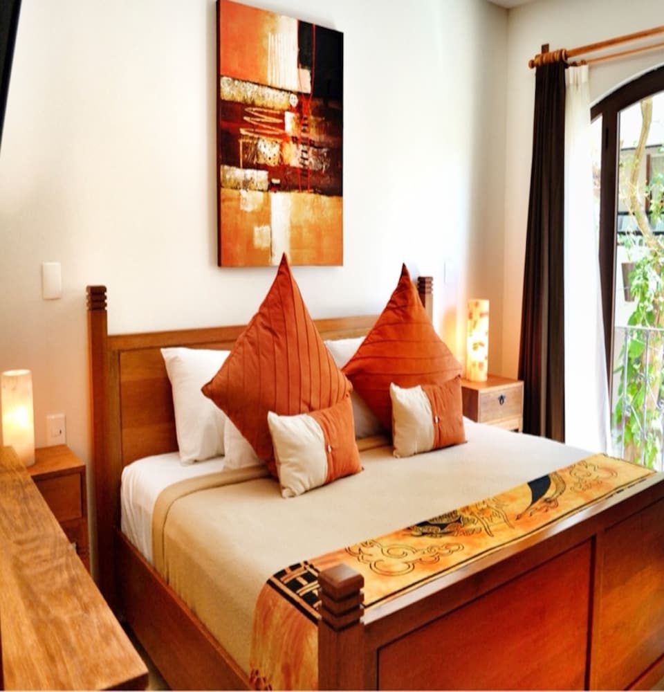 Suite, 3 Bedrooms - Photo 4