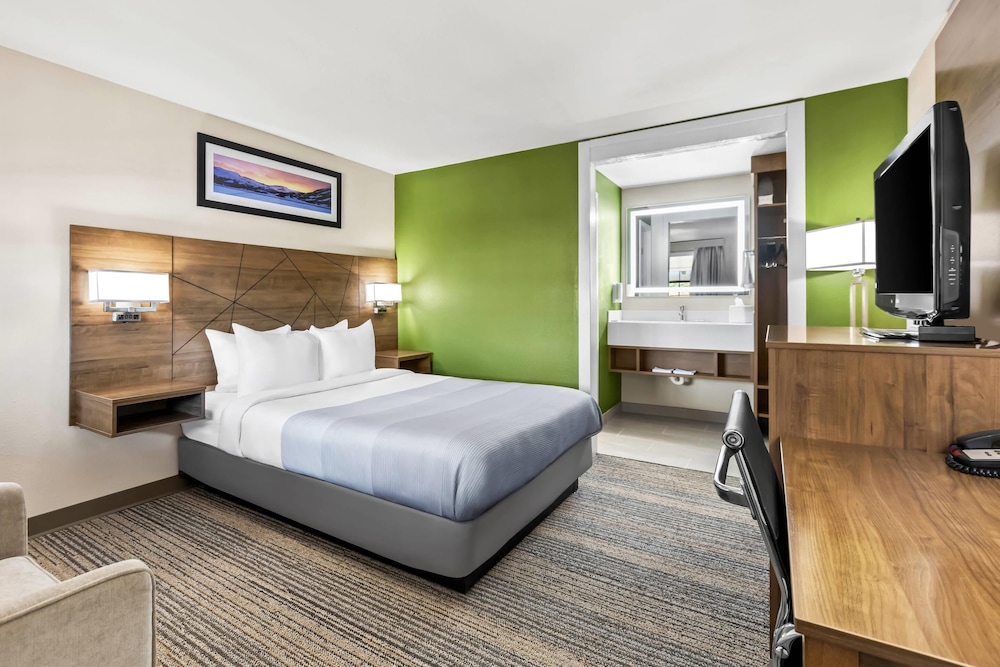 Standard Room, 1 Queen Bed, Non Smoking - Photo 1