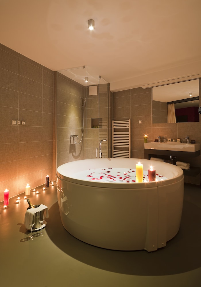 Suite - Photo 5