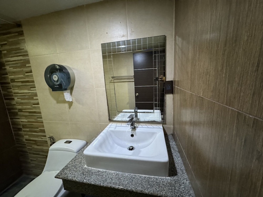 Deluxe Triple Room - Photo 6