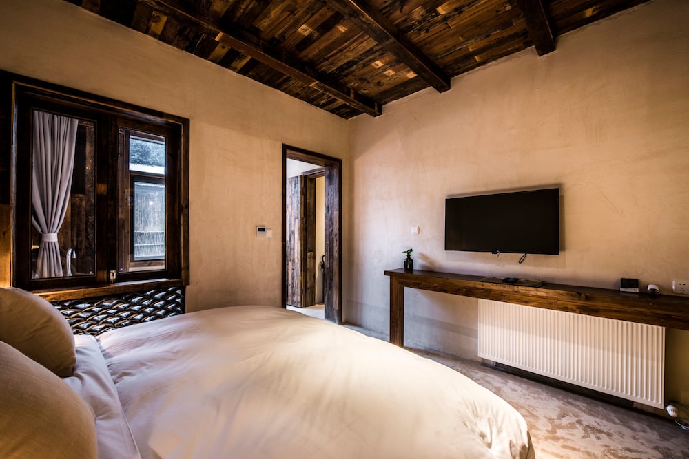 2-Bedroom Suite, Garden View photo 2
