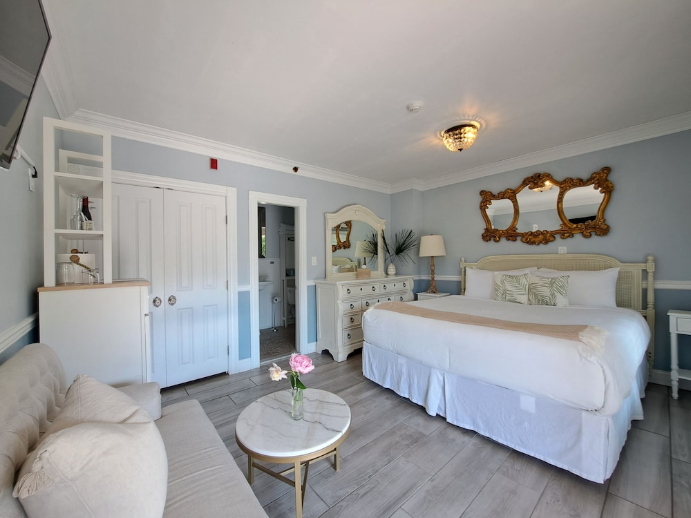 Deluxe Room, 1 King Bed, Ground Floor