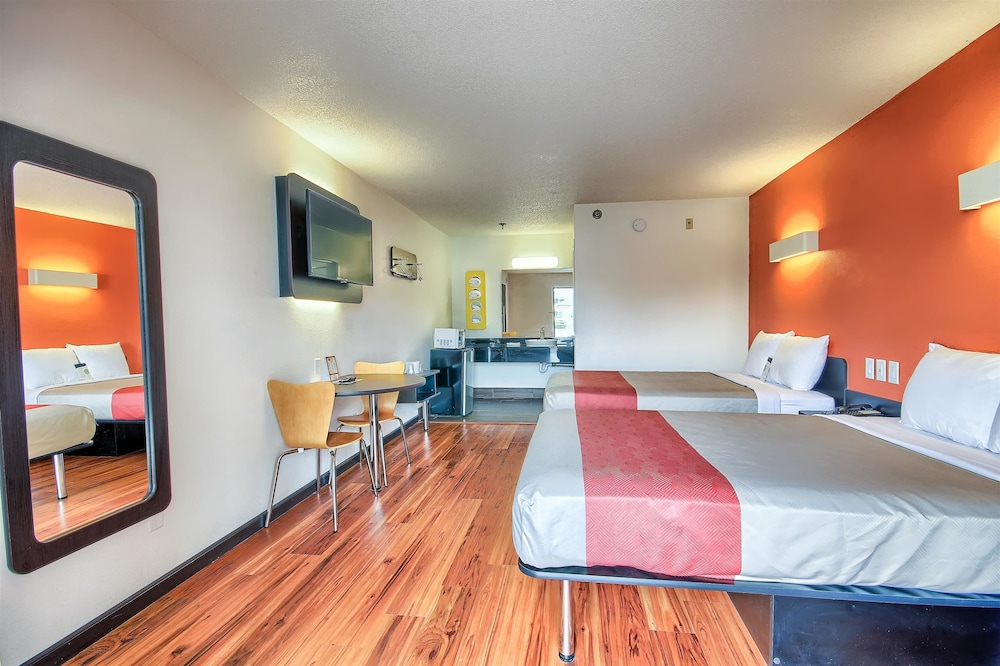 Standard Room, 2 Double Beds, Non Smoking - Photo 2