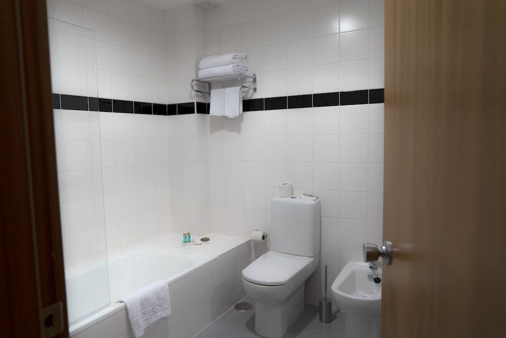Twin Room - Photo 3