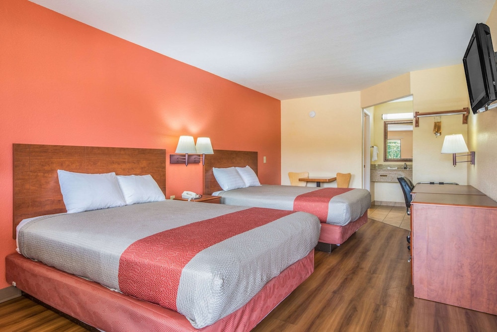 Standard Room, 2 Queen Beds, Non Smoking
