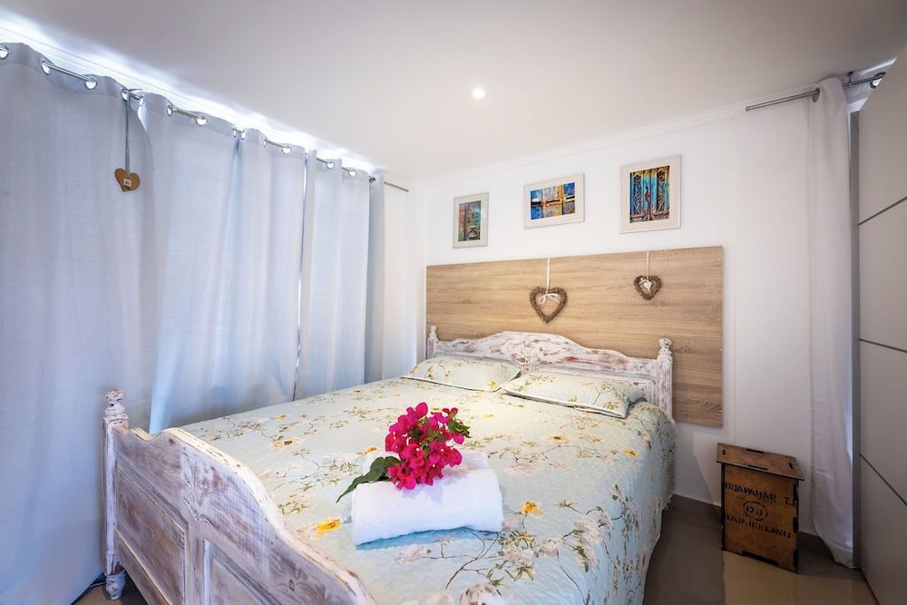 Panoramic Apartment, 1 King Bed, Kitchenette, Garden View photo 2