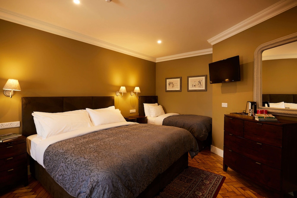Double or Twin Room, 1 Bedroom, Private Bathroom photo 3