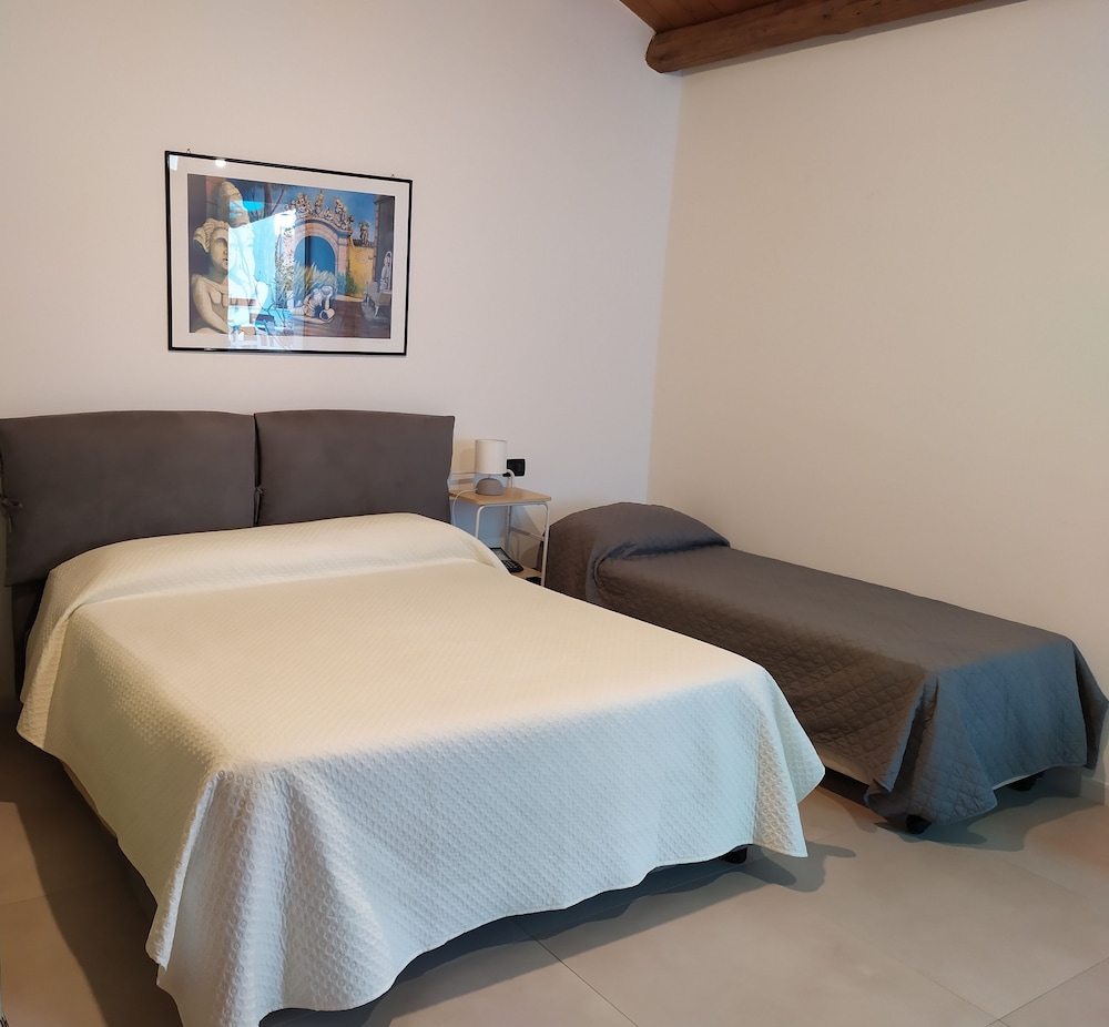 Economy Double Room with One Double Bed and 2 Adults Occupancy (Non Smoking)