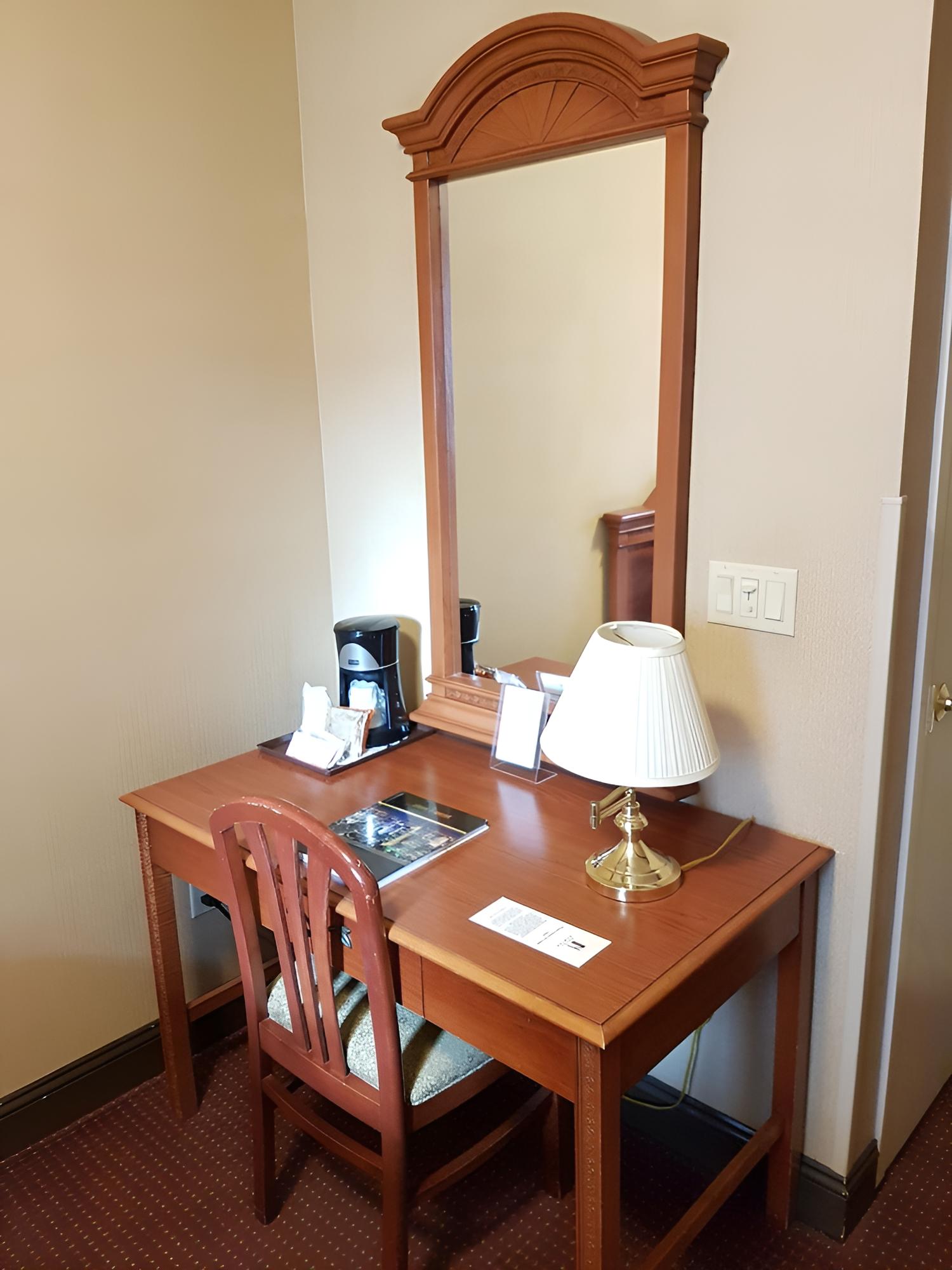 Superior Room, 1 Queen Bed photo 2