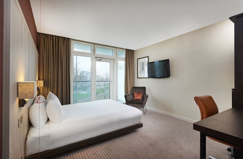 Deluxe Room, 1 Queen Bed, Balcony