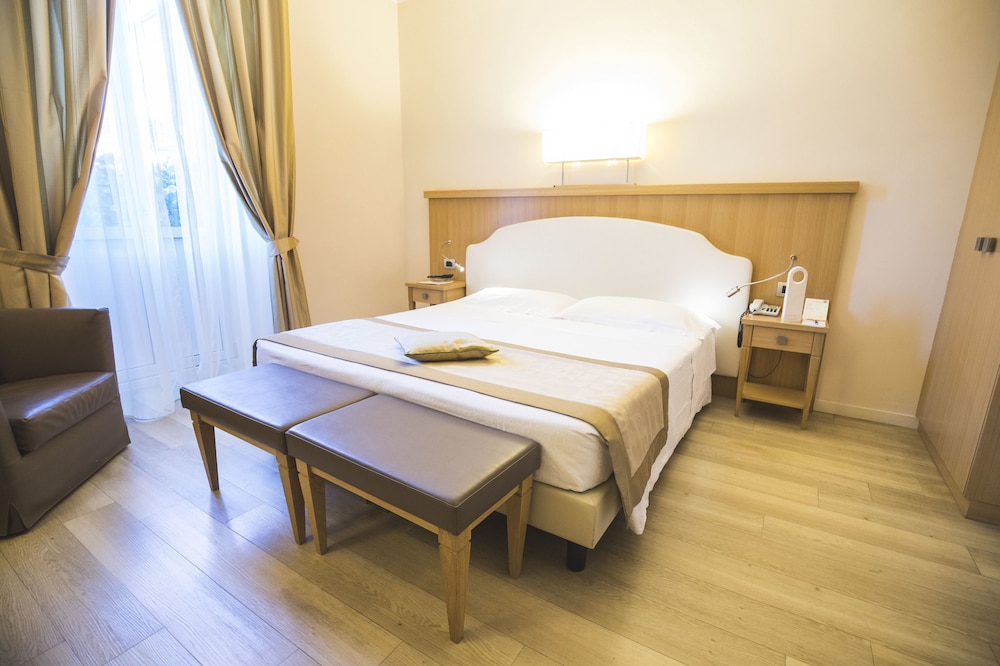 Deluxe Double Room, Balcony - Photo 4