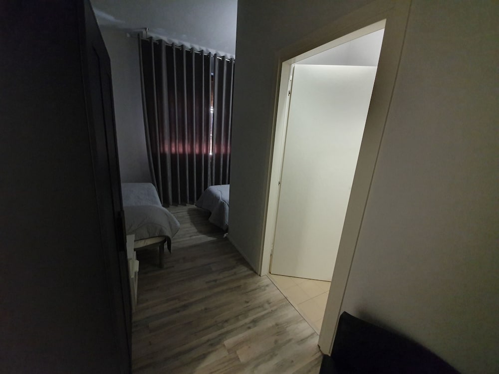 Twin Room - Photo 2