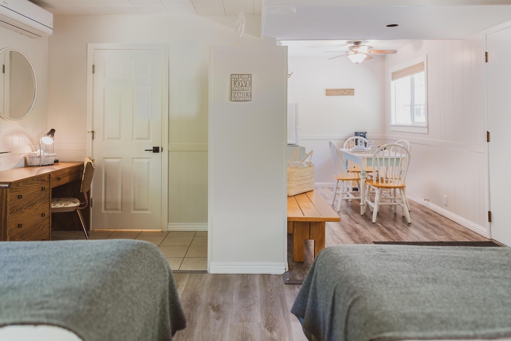 Studio, 2 Queen Beds, Terrace