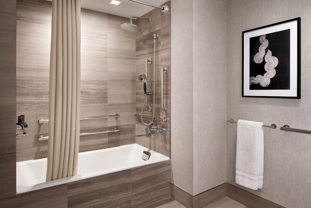 Room, 2 Double Beds, City View (Mobility Accessible, Tub) - Photo 4