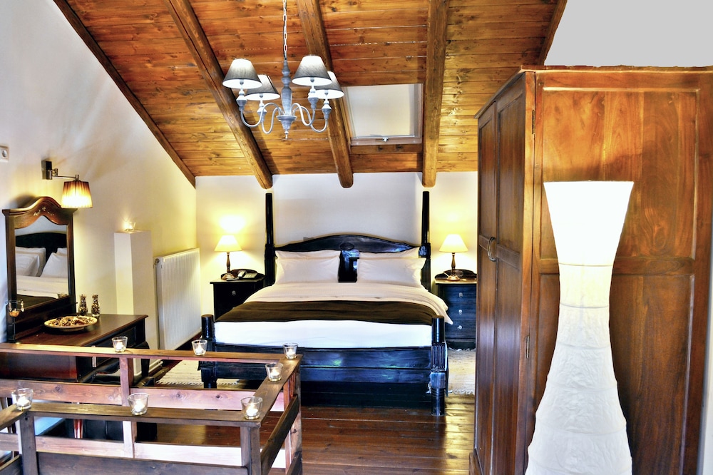 Double Room, Fireplace (Maisonette Attic)