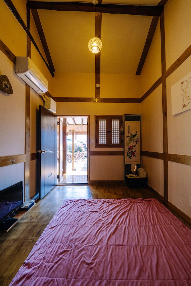 Traditional Room (Medium Ondol, 3 pax) photo 2