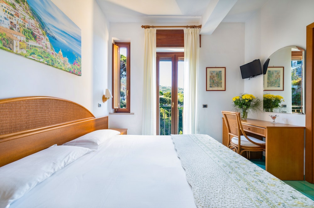 Double Room, 1 Double Bed, Partial Sea View - Photo 2