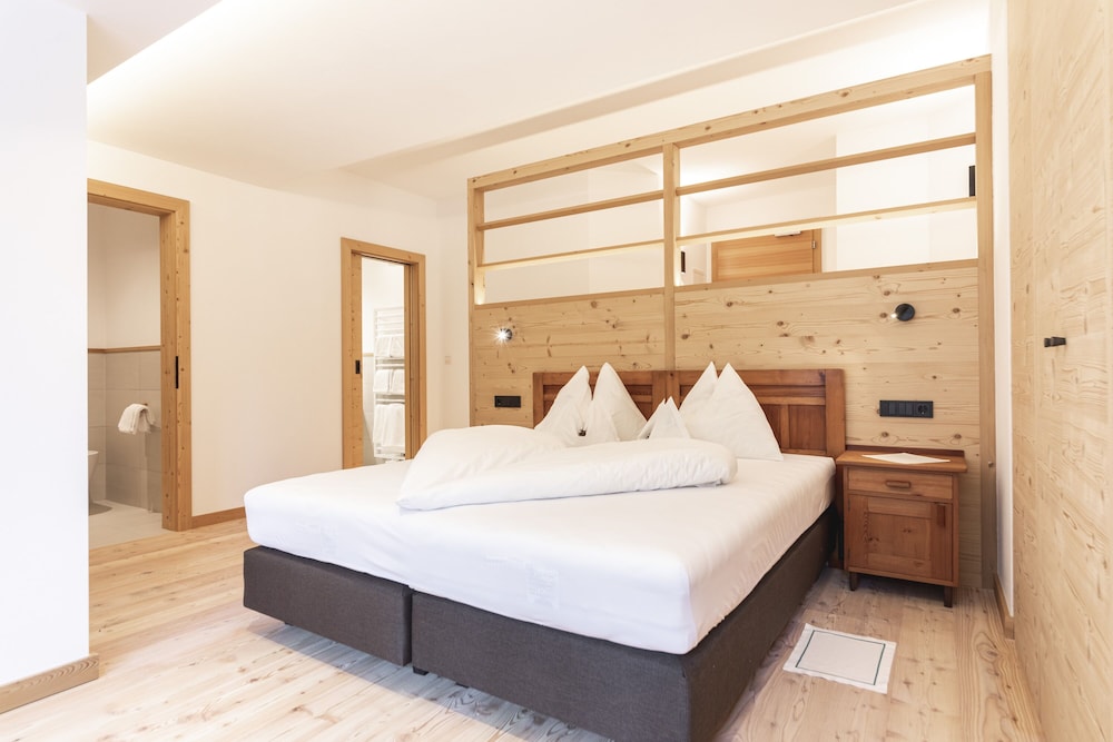 Classic Double Room (No Balcony) photo 1