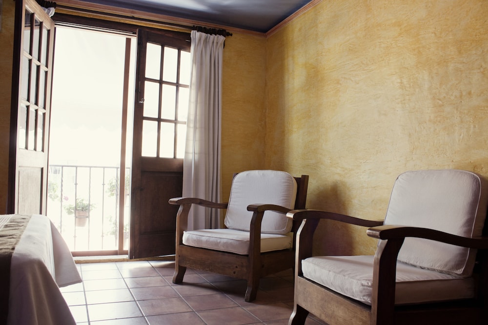 Queen Room photo 2