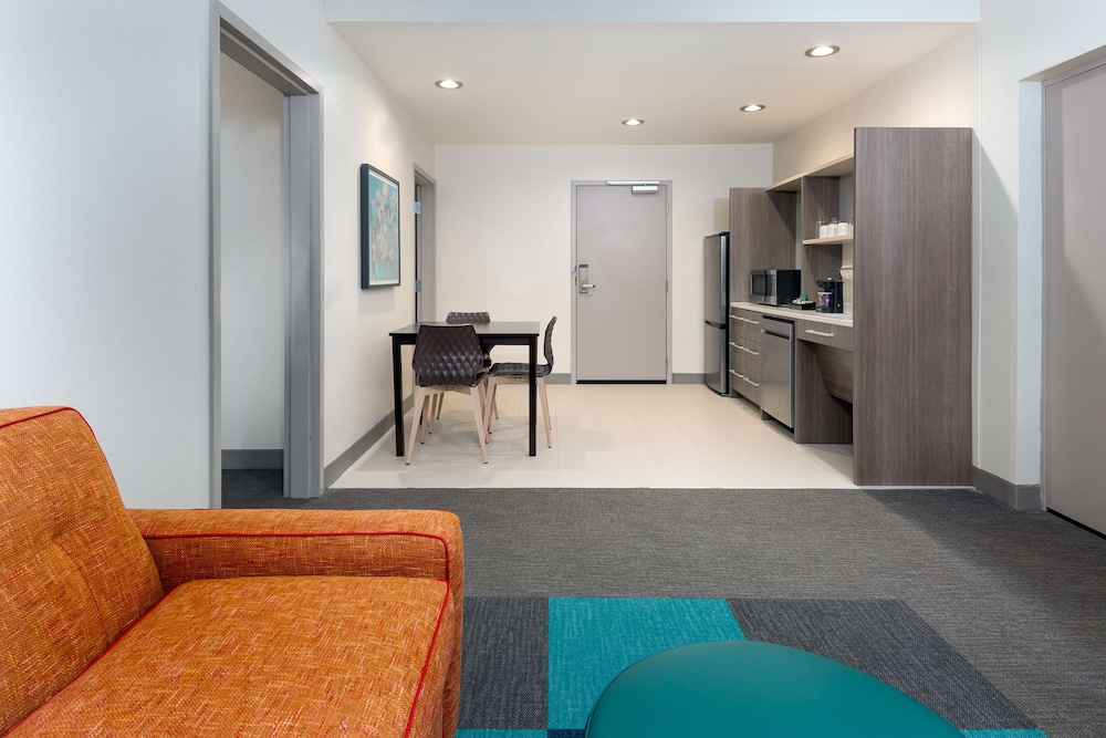 Suite, 1 King Bed, Accessible (Roll-In Shower) thumbnail 5
