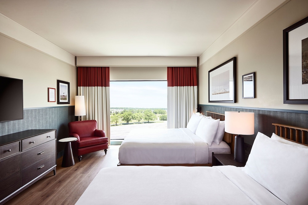 Room, 2 Queen Beds (Mobility Accessible, Roll-in Shower)