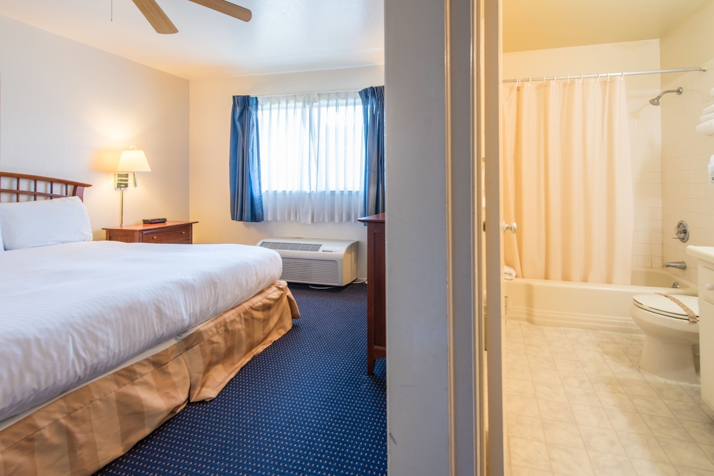 Suite, 1 King Bed with Sofa bed, Lagoon View - Photo 3