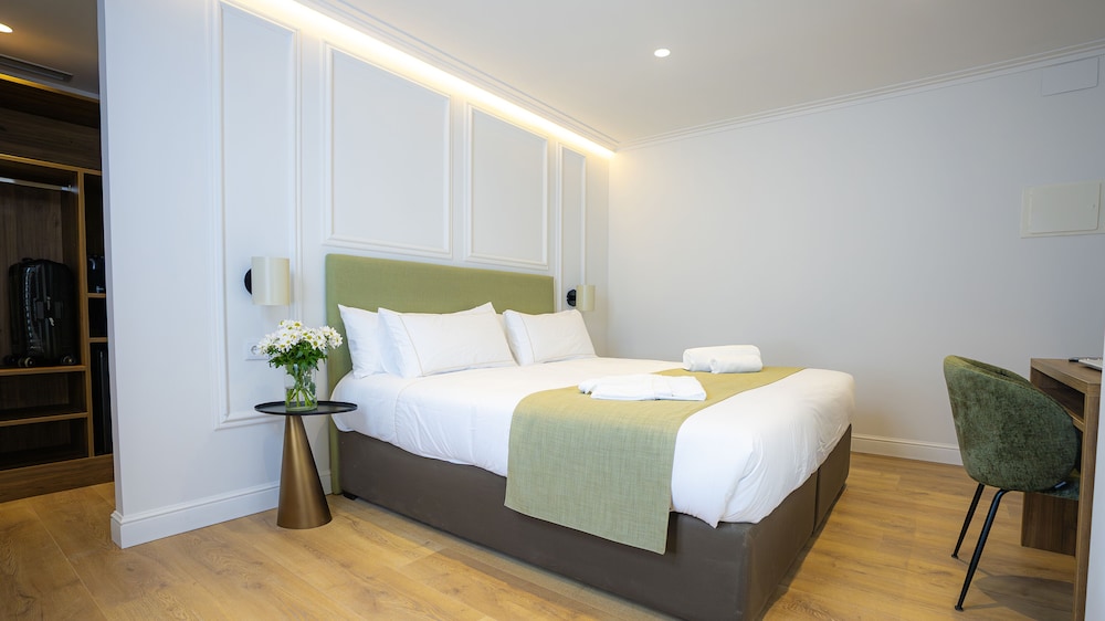 Habitación Deluxe, 1 Cama Queen, Balcón, Vista a la Ciudad