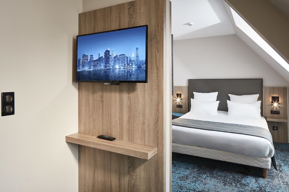 Quadruple Room, 1 Queen Bed with Sofa bed