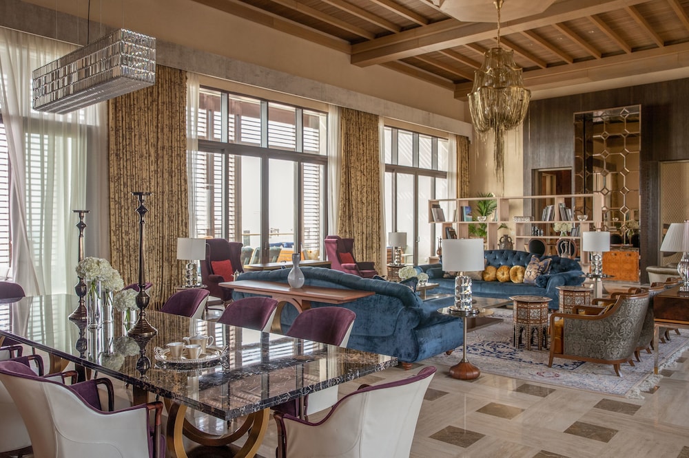 Royal Suite, 2 Bedrooms thumbnail 6