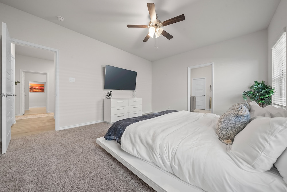 Luxurious 4-Bed Home in Aubrey TX, Billede 14