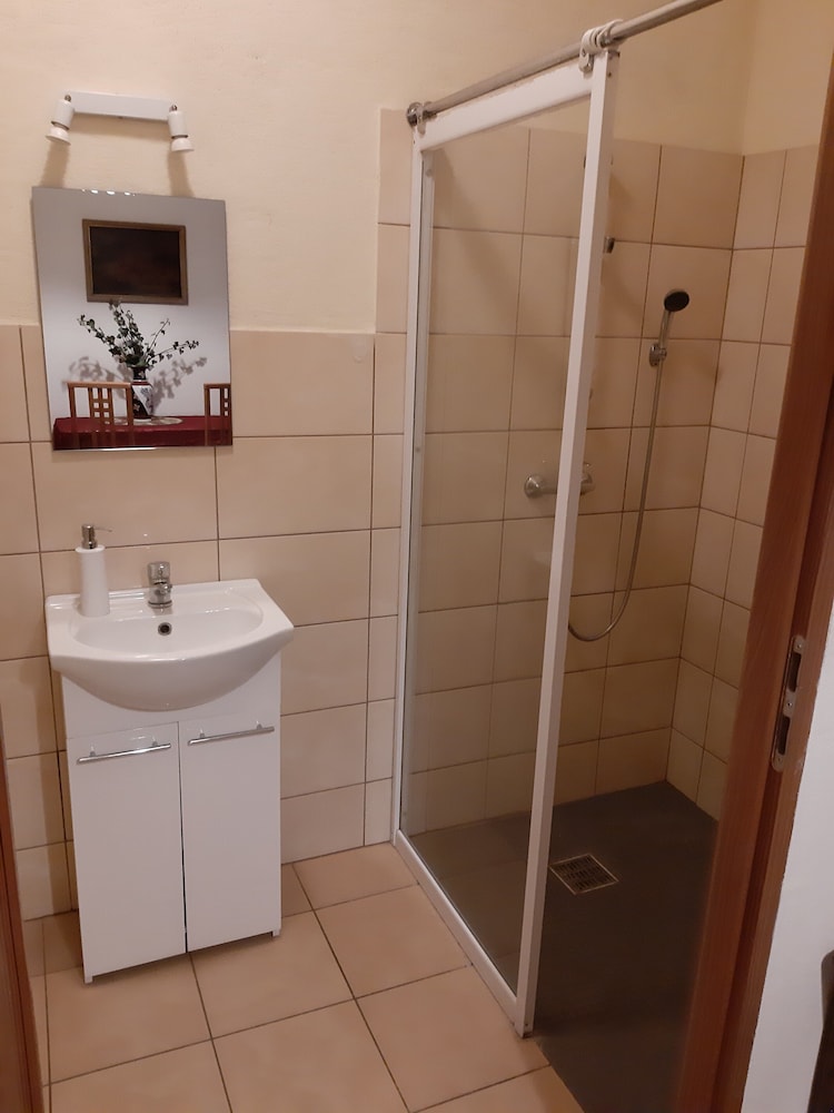 Standard Room (5 Guests) photo 2