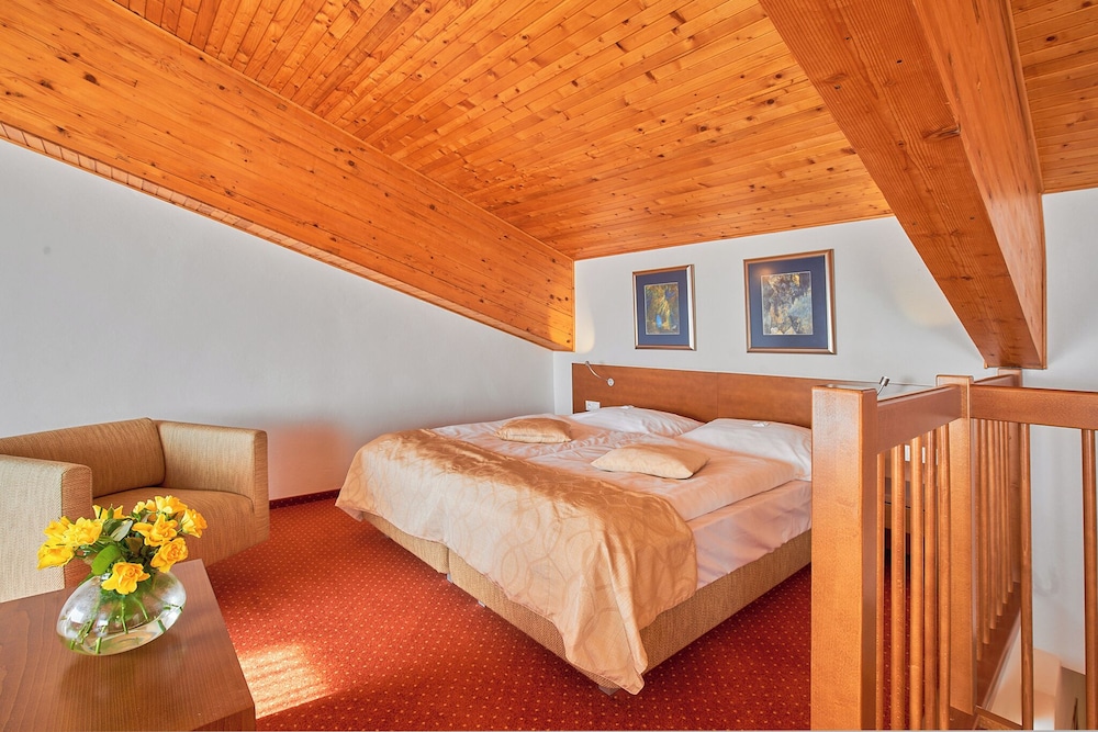Presidential Duplex, Hill View photo 2