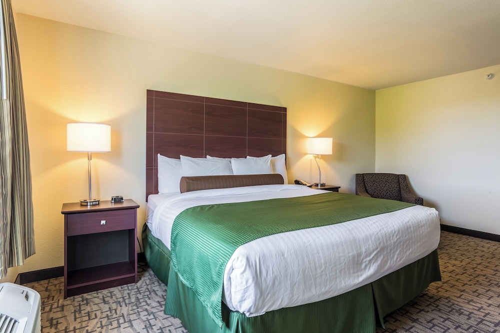 Suite, Multiple Beds, Non Smoking (Extended Stay) photo 3