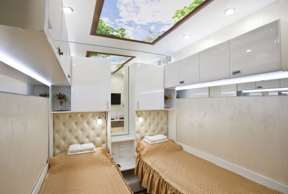 Standard Twin Room, No Windows photo 1