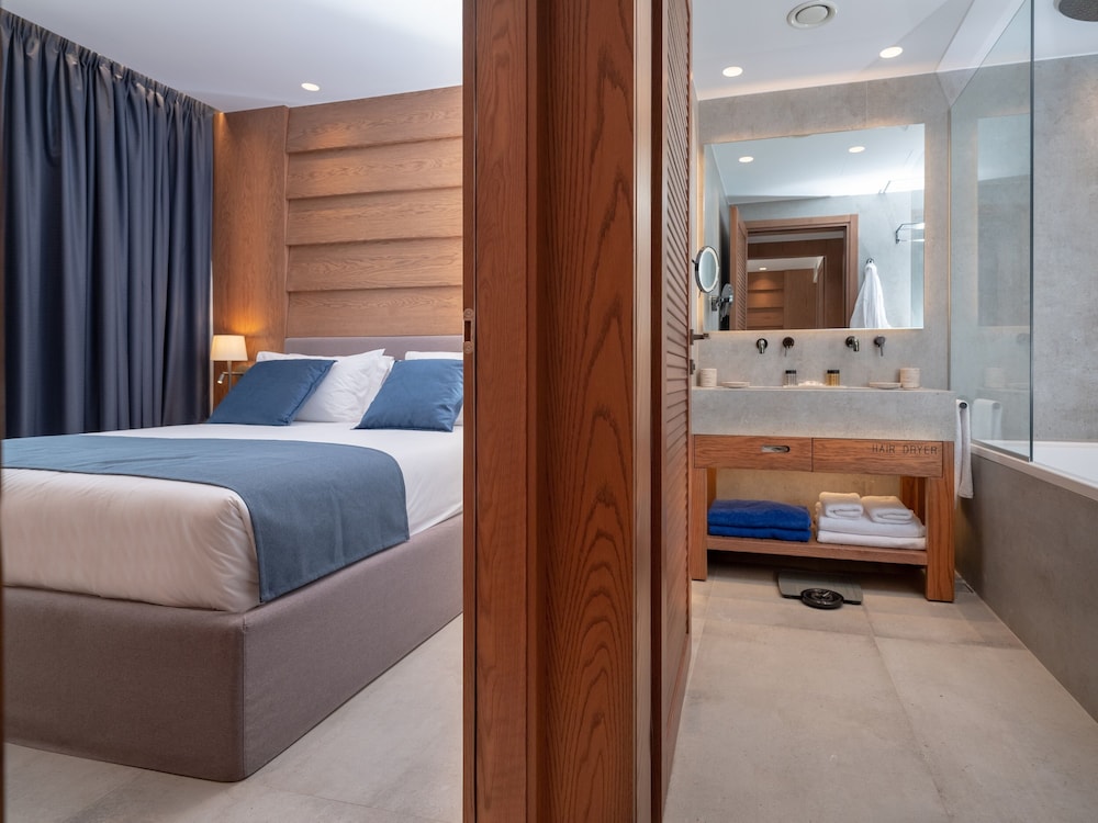 Exclusive Suite, 2 Bedrooms, Bathtub, Garden View