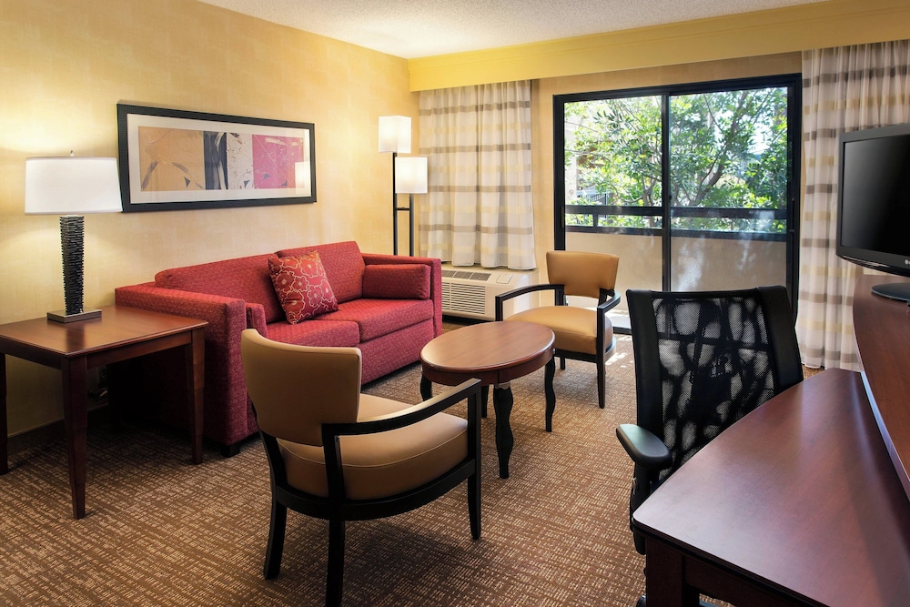 Superior Twin Room, Balcony, Lake View - Photo 11