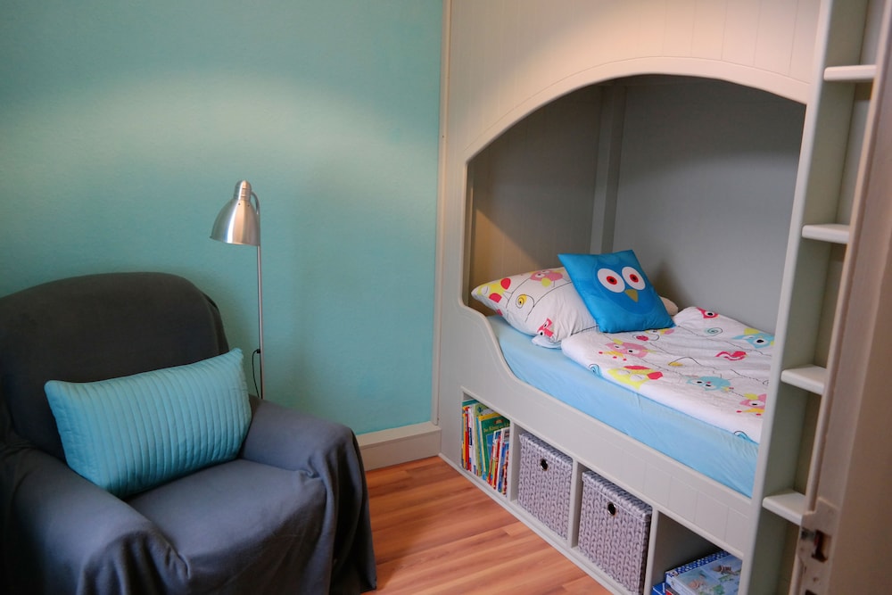 Family Room, 3 Bedrooms (incl. 1 child's room, shared kitchen) photo 2
