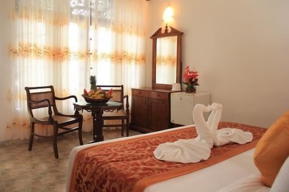 Superior Suite, 1 Bedroom, River View, Sea Facing photo 3