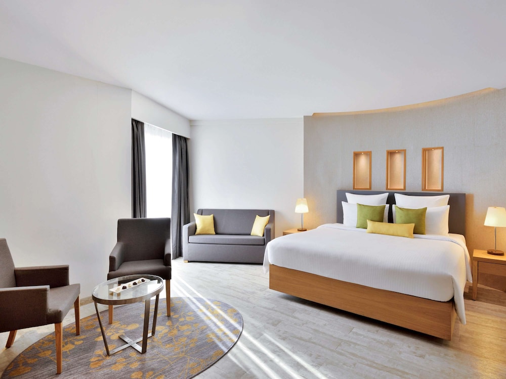Executive Room, 1 King Bed with Sofa bed, Bathtub